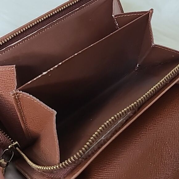 💯 Authentic Louis Vuitton Short Wallet 🍀 - Picture 12 of 17